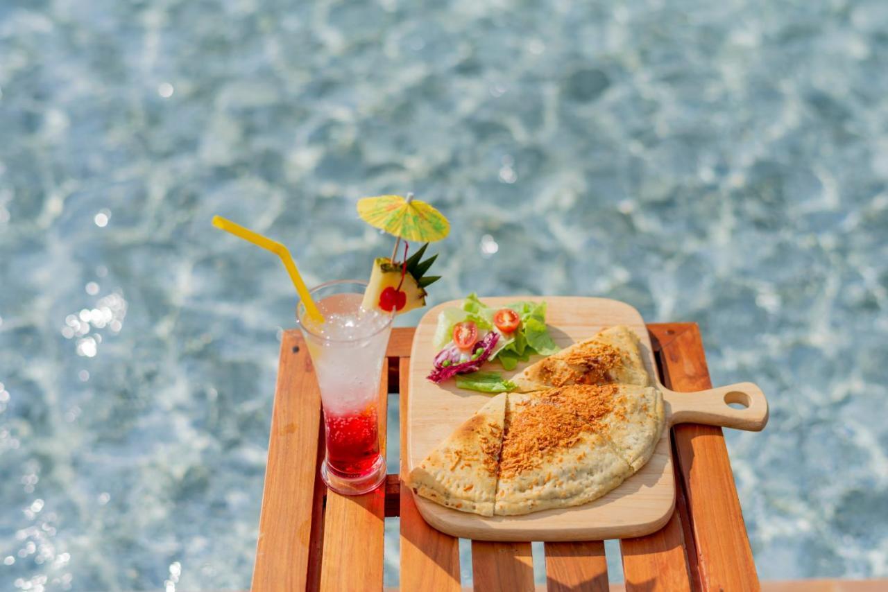 The Empress Premier Chiang Mai - Sha Extra Plus Exterior foto A typical poolside snack