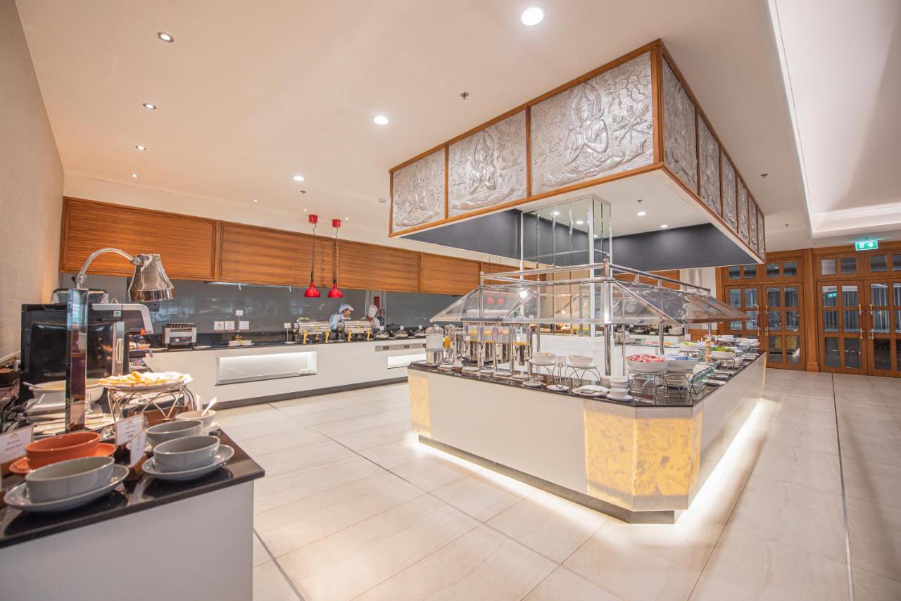 The Empress Premier Chiang Mai - Sha Extra Plus Exterior foto The buffet at the hotel