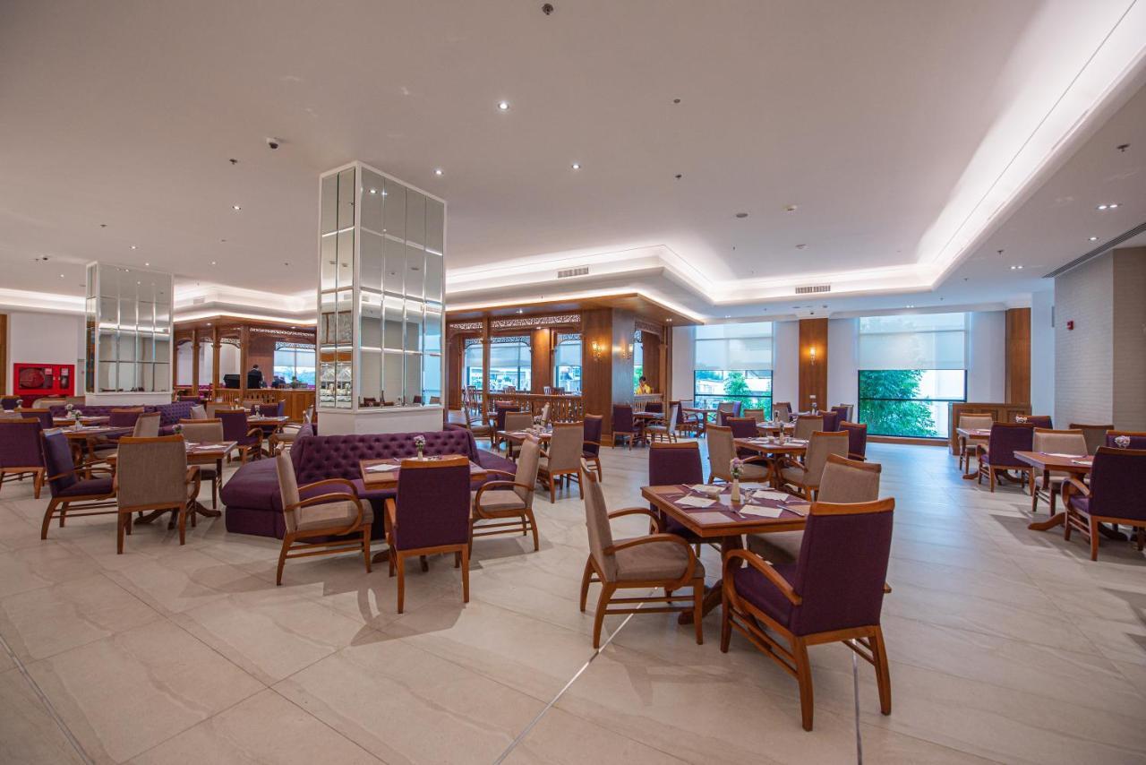 The Empress Premier Chiang Mai - Sha Extra Plus Exterior foto The restaurant