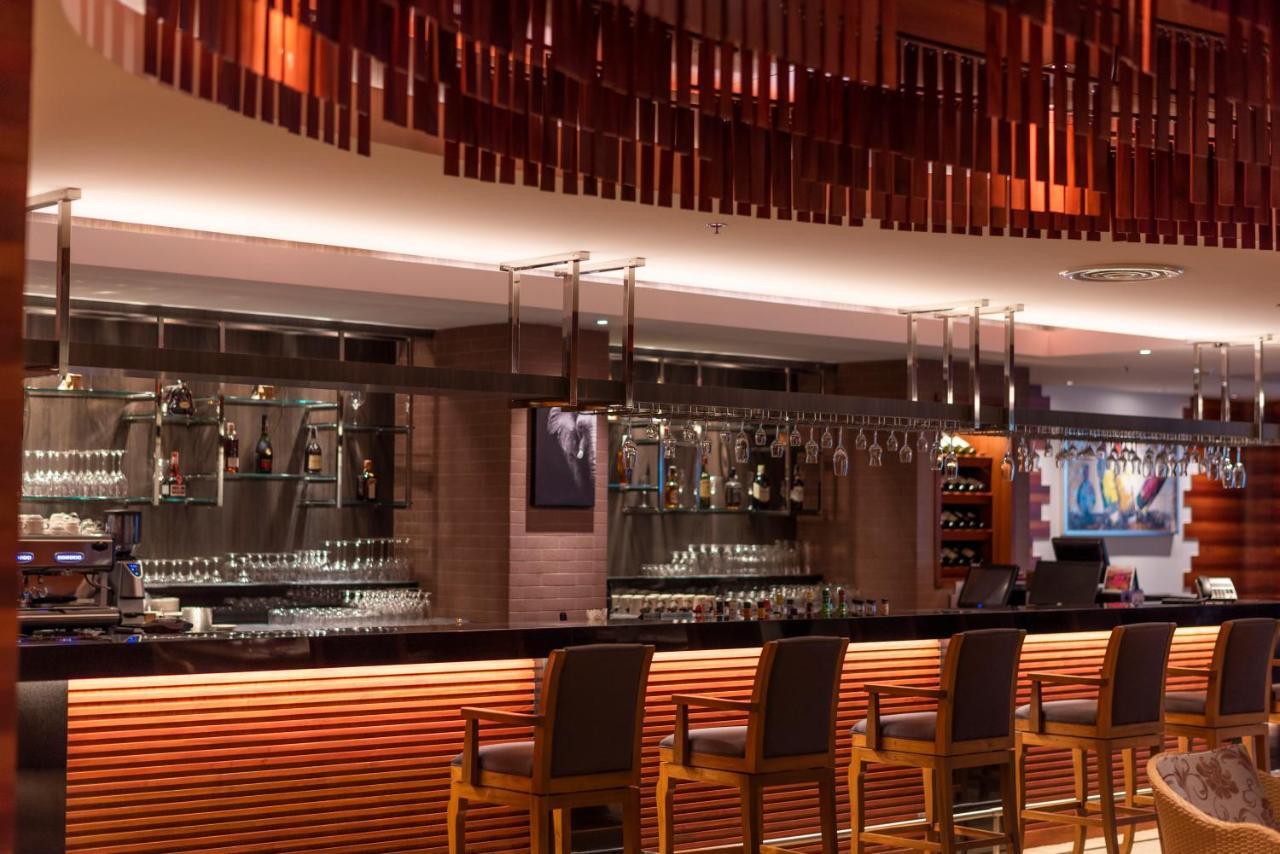 The Empress Premier Chiang Mai - Sha Extra Plus Exterior foto The bar at the lobby