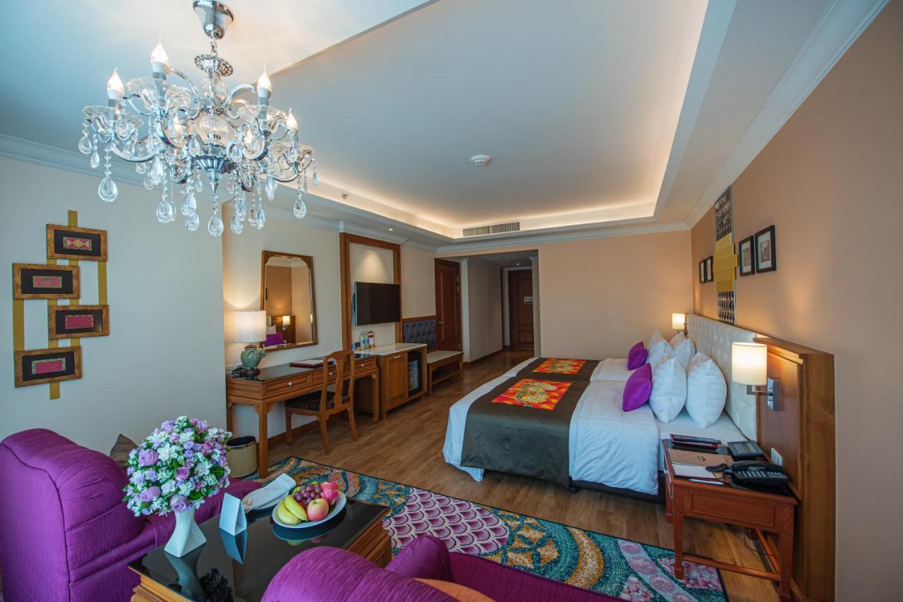 The Empress Premier Chiang Mai - Sha Extra Plus Exterior foto Suite room at the hotel